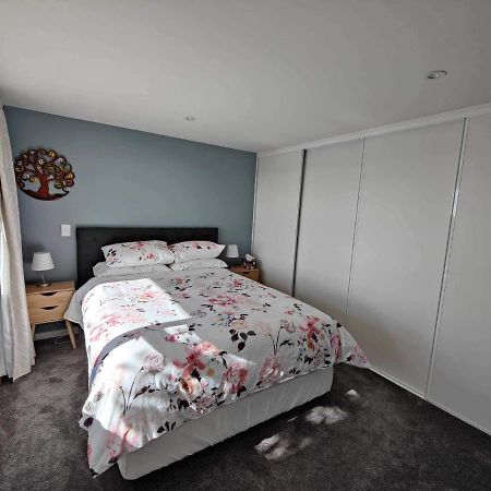 Fully Renovated Hillside Apartment Close To City Christchurch Eksteriør billede