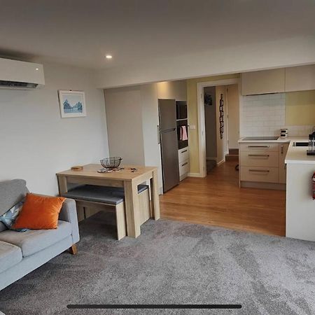 Fully Renovated Hillside Apartment Close To City Christchurch Eksteriør billede