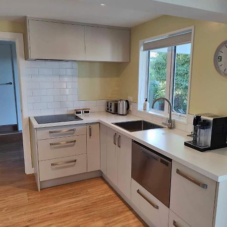 Fully Renovated Hillside Apartment Close To City Christchurch Eksteriør billede