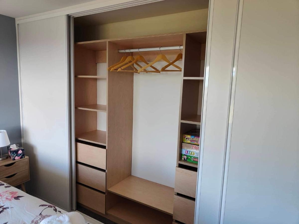 Fully Renovated Hillside Apartment Close To City Christchurch Eksteriør billede