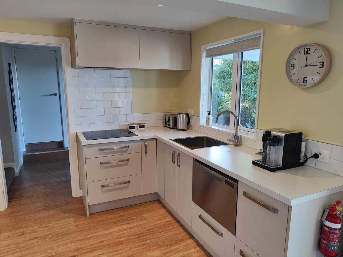 Fully Renovated Hillside Apartment Close To City Christchurch Eksteriør billede