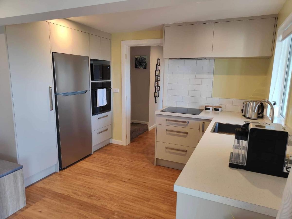 Fully Renovated Hillside Apartment Close To City Christchurch Eksteriør billede